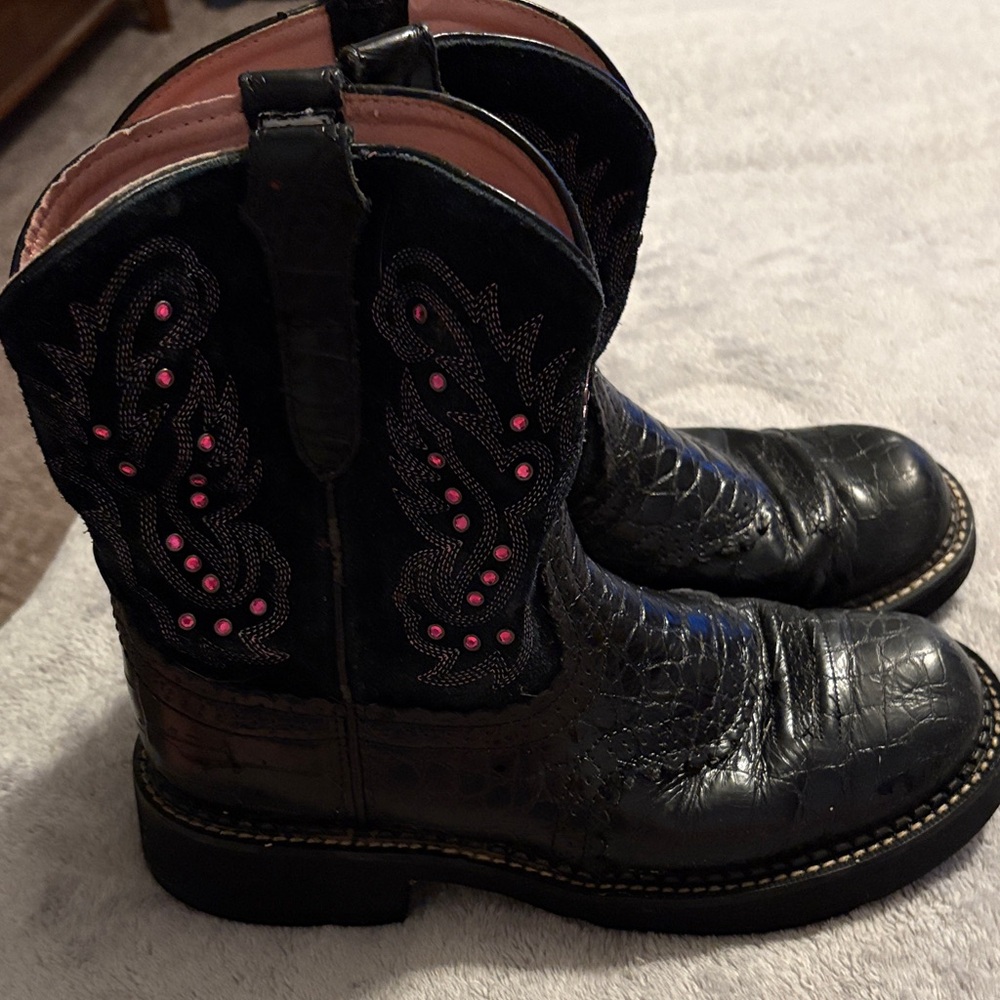 Ariat Fatbaby Ribbon black Boots with Pink Stud Accents and pink ribbons - Picture 4 of 5